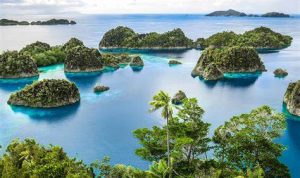 wisatawan di Raja Ampat, Papua Barat Daya.