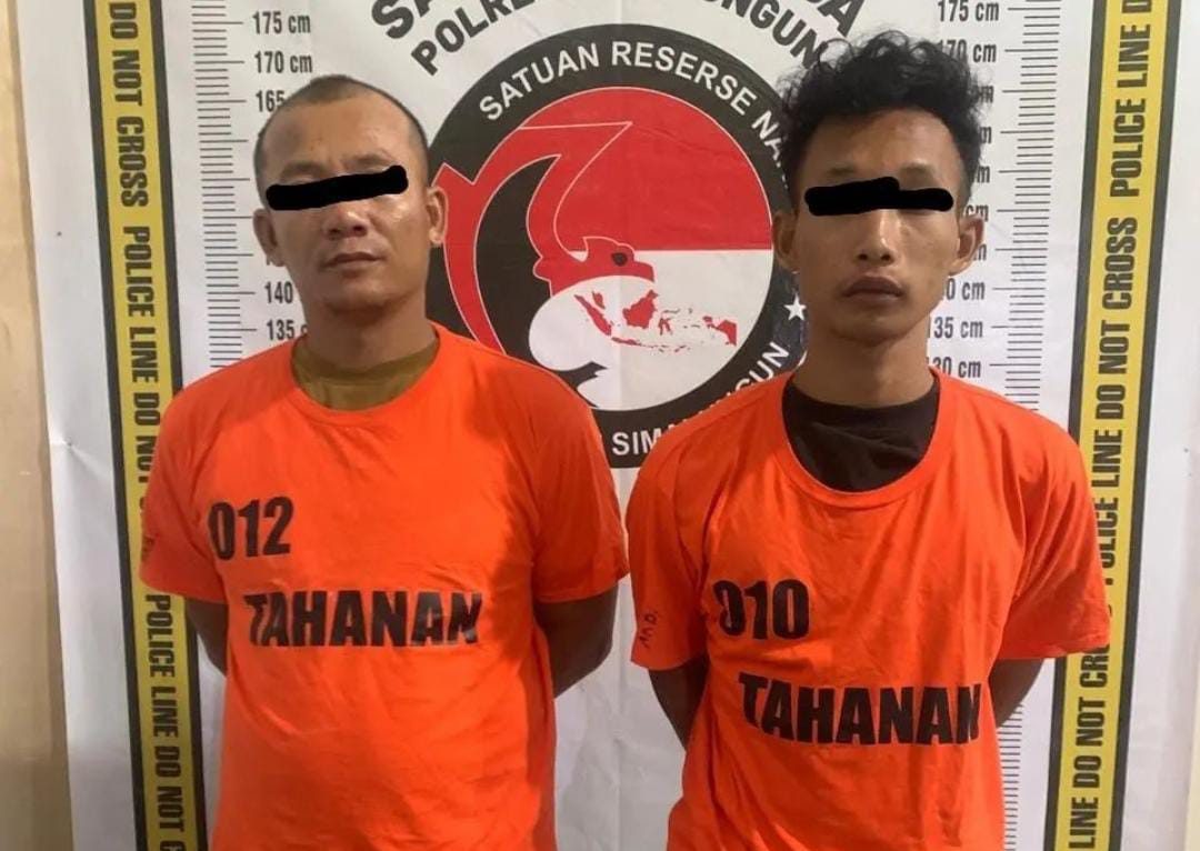 dua tersangka pengedar narkoba di sebuah rumah di Nagori Marihat Bandar, Kecamatan Bandar, Kabupaten Simalungun.