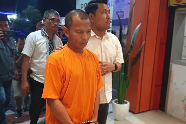 Kepolisian Resor Kota Besar (Polrestabes) Medan berhasil mengungkap kasus pelemparan bom molotov ke rumah seorang wartawan berinisial LS di Jalan Namorih, Kecamatan Pancur Batu.