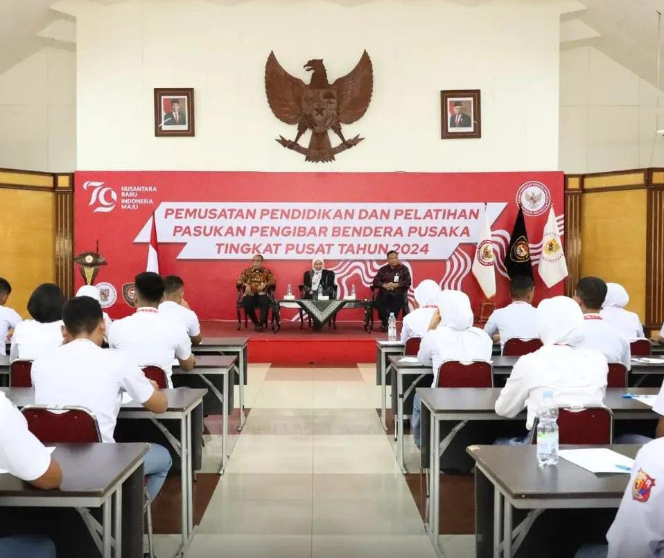 Sebanyak 76 calon Pasukan Pengibar Bendera Pusaka (Paskibraka) tingkat nasional tengah menjalani latihan intensif di Taman Rekreasi Wiladatika, Cibubur, Depok, Jawa Barat, sebagai persiapan menghadapi peringatan Hari Ulang Tahun (HUT) ke-79 Republik Indonesia di Ibu Kota Nusantara (IKN).