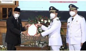 Wakil Wali Kota Solo, Teguh Prakosa, mengungkapkan bahwa Gibran Rakabuming Raka telah mengkomunikasikan niatnya untuk mundur dari jabatan Wali Kota Solo.
