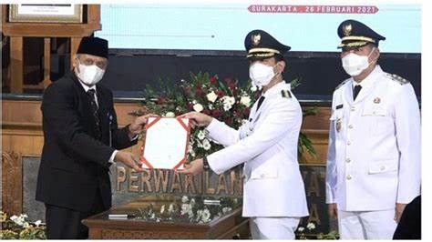 Wakil Wali Kota Solo, Teguh Prakosa, mengungkapkan bahwa Gibran Rakabuming Raka telah mengkomunikasikan niatnya untuk mundur dari jabatan Wali Kota Solo.