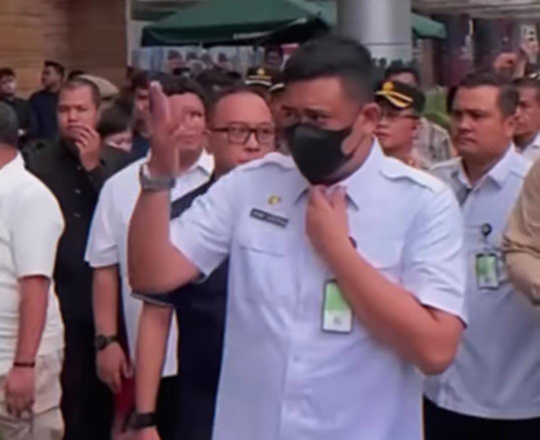 Keputusan tegas dari Wali Kota Medan, Bobby Nasution, untuk mengosongkan Mall Centre Point telah menggegerkan Medan.