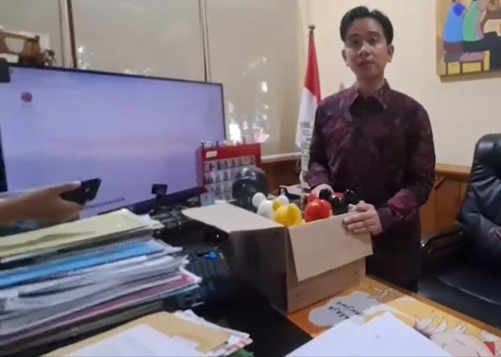 Gibran Rakabuming Raka secara mengejutkan mengundurkan diri dari jabatannya sebagai Wali Kota.