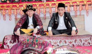 Penjabat Gubernur Sumatera Utara, Agus Fatoni, baru-baru ini menjadi pusat perhatian setelah diberi gelar adat yang langka dan prestisius, yakni Sutan Raja Pangondian oleh Badan Pemangku Adat Padang Lawas.