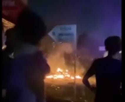 Dua kelompok mahasiswa di Medan, Sumatera Utara, terlibat tawuran hebat yang berakhir dengan pembakaran dua sepeda motor dan perusakan lima lainnya.