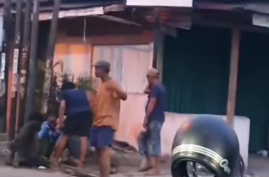 Pencurian kabel yang dilakukan segerombolan orang di Jalan Sentosa Lama, Medan.