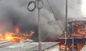 Suasana mencekam melanda kawasan Grogol Petamburan, Jakarta Barat.