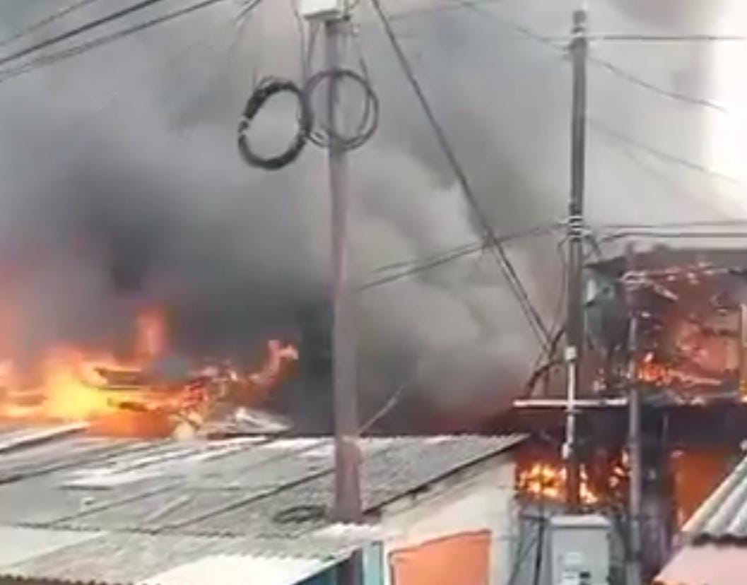 Suasana mencekam melanda kawasan Grogol Petamburan, Jakarta Barat.