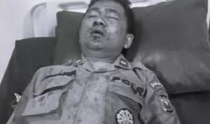seorang anggota polisi dihajar ratusan pesilat dari Perguruan Silat PSHT.