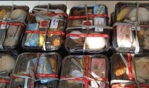 makan siang bergizi gratis di SD Negeri 2 dan 3 Sentul, (detik.com)