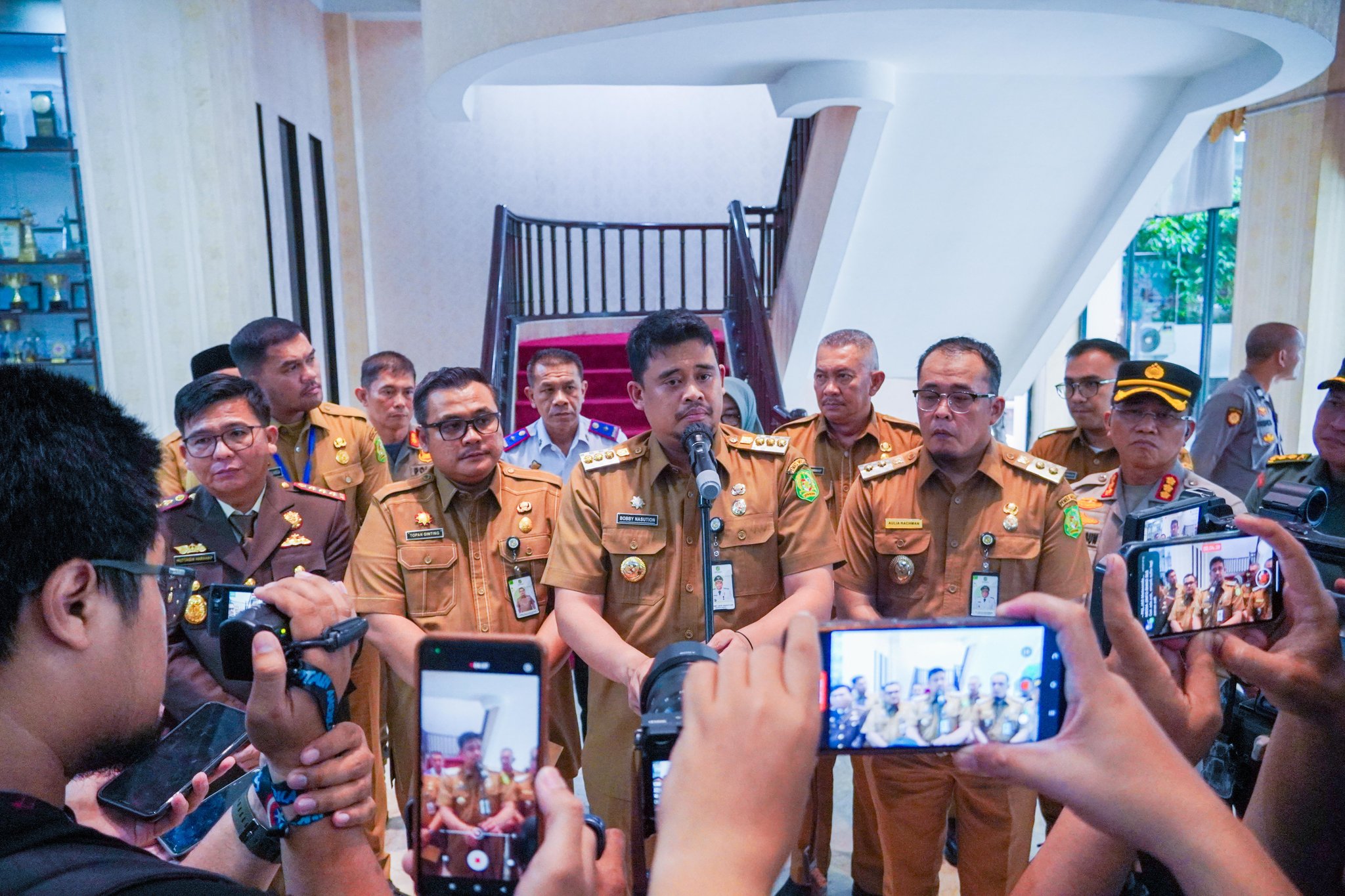 Wali Kota Medan, Bobby Nasution, merespons cepat video pengusiran pedagang roti yang dilakukan oleh Satpol-PP.