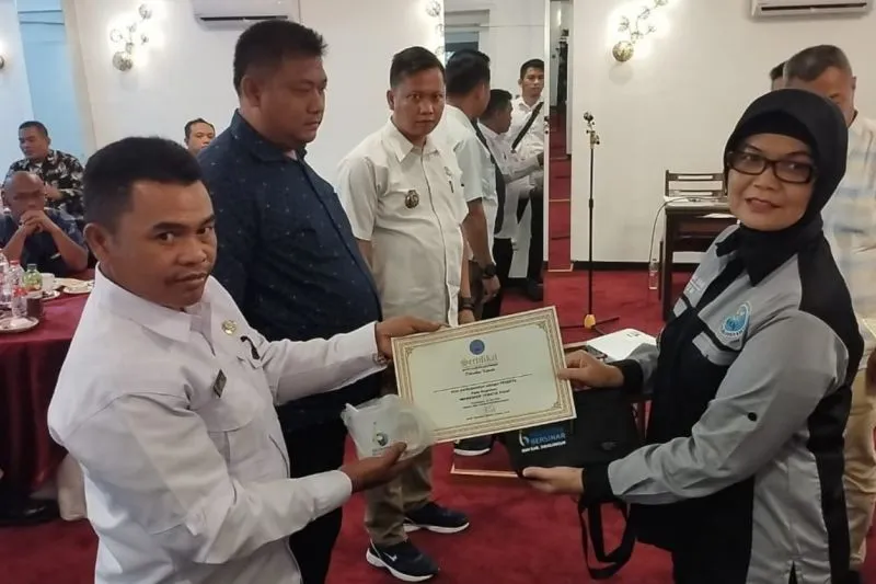 Badan Narkotika Nasional (BNN) Kabupaten Simalungun menggelar pertemuan darurat dengan 20 lurah dan kepala desa dari 13 kecamatan di Hotel Atsari, Parapat.