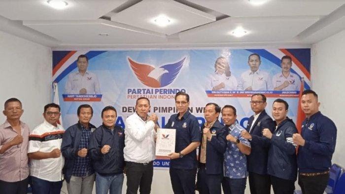 Calon walikota Medan, Rico Waas, resmi mendaftarkan diri ke Partai Perindo.