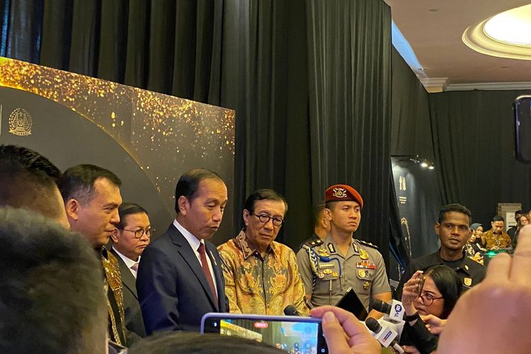 Presiden Joko Widodo, memberikan tanggapan perihal rencana rapat kabinet perdana di ikn.