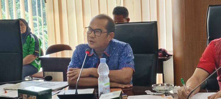 Dalam rapat dengar pendapat (RDP) yang digelar di ruang Komisi 4 DPRD Medan, Ketua Komisi 4, Haris Kelana Damanik, menegaskan bahwa kebijakan ini tidak efektif untuk meningkatkan Pendapatan Asli Daerah (PAD).