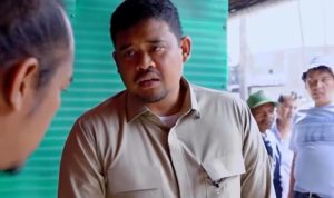 Wali Kota Medan, Bobby Nasution, ketika memberikan peringatan kepada penjaga loket bus yang menyebabkan kemacetan jalan.