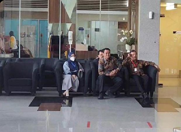 Menteri Kelautan dan Perikanan (KKP) Sakti Wahyu Trenggono memenuhi panggilan pemeriksaan oleh penyidik Komisi Pemberantasan Korupsi (KPK).