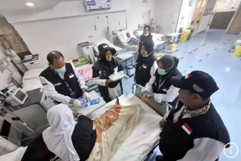 tiga haji asal Sumatera Utara hingga kini masih dirawat di sejumlah rumah sakit di Tanah Suci.