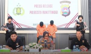 Kepolisian Resor Bukittinggi, Sumatera Barat, menangkap dua guru dari pondok pesantren di Kabupaten Agam, terbukti melakukan tindak pidana pencabulan terhadap 40 siswa laki-laki.