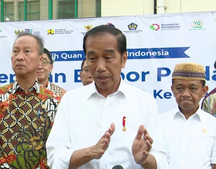 Presiden Joko Widodo menegaskan bahwa pemerintah tidak akan memaksa organisasi masyarakat (ormas) keagamaan untuk mengajukan izin pengelolaan tambang.