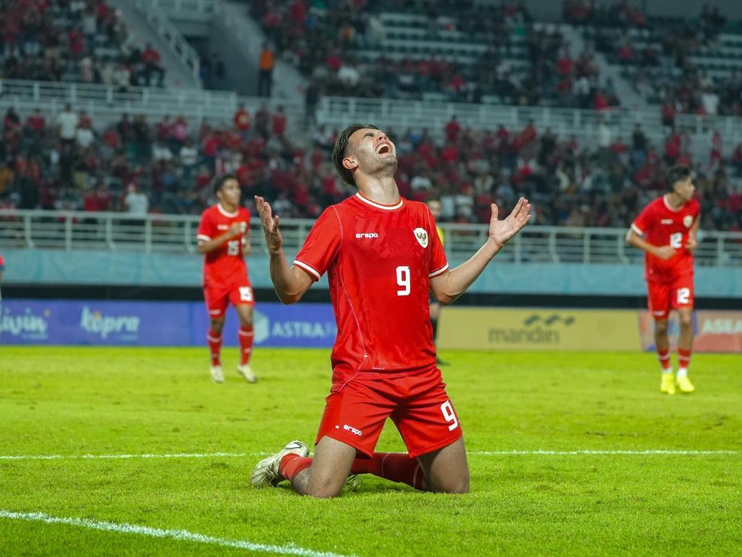 Timnas Indonesia U-19 berhasil meraih gelar juara Piala AFF U-19 2024 setelah menaklukkan Thailand U-19 dengan skor tipis.