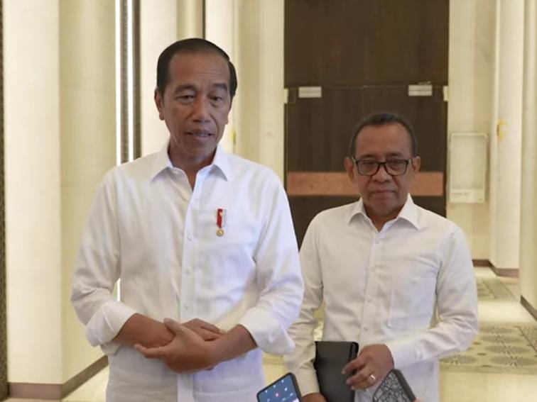 Presiden Joko Widodo (Jokowi) mengungkapkan bahwa rapat kabinet perdana di Ibu Kota Negara (IKN) Nusantara akan segera digelar setelah para menteri yang sedang bertugas di luar negeri kembali ke tanah air.