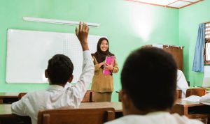 Ratusan guru honorer di Jakarta dipecat.(SHUTTERSTOCK/ODUA IMAGES)