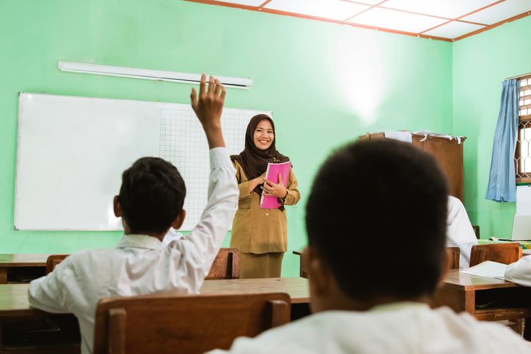Ratusan guru honorer di Jakarta dipecat.(SHUTTERSTOCK/ODUA IMAGES)