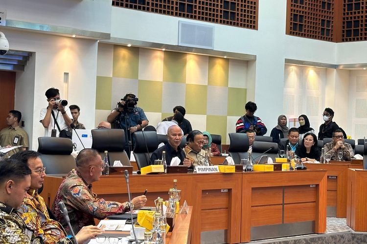 Badan Anggaran DPR RI Sepakati Pertumbuhan Ekonomi Indonesia 5,3-5,6% pada 2025