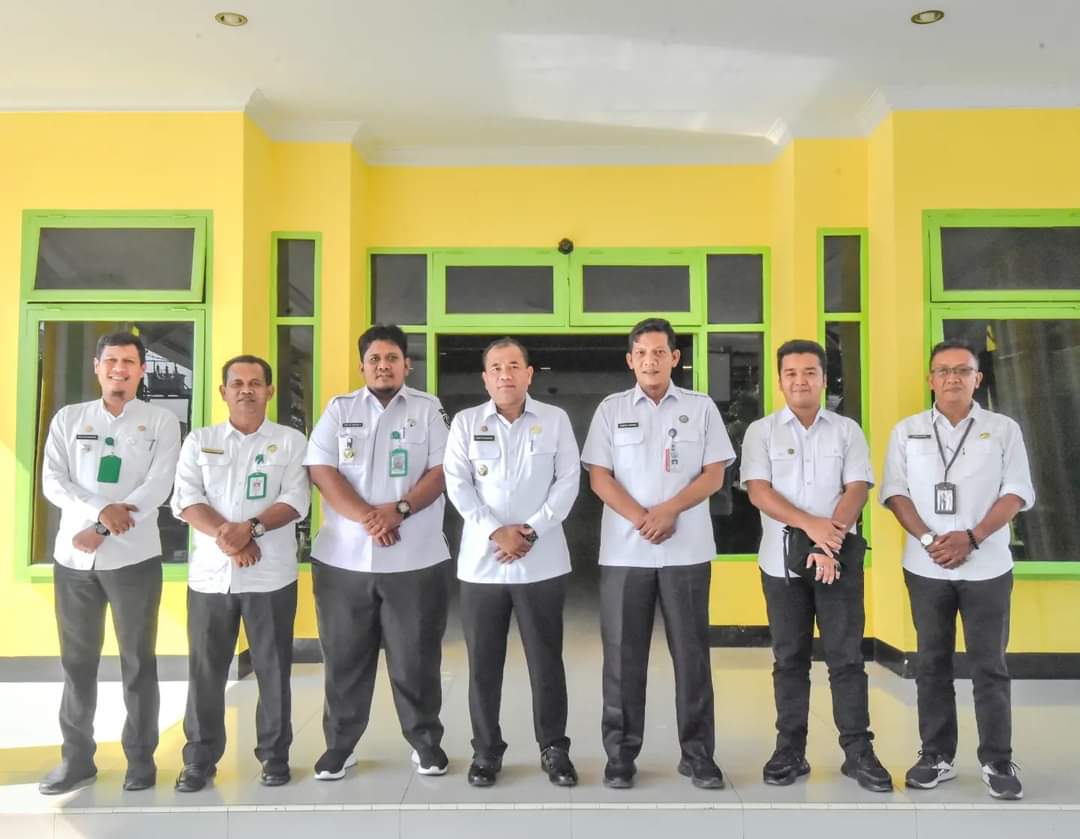 Pj Wali Kota Padangsidimpuan Timur Tumanggor foto bersama dengan Kepala BNNK Tapsel usai Audiensi, Rabu (3/7-24). Foto : BP/Ist