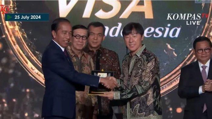 Shin Tae-yong Terima Golden Visa Indonesia dari Presiden Jokowi, Apa Itu Golden Visa?