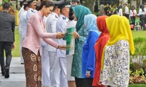 Penyerahan BPJS Ketenagakerjaan kepada pekerja sektor informal. BP/erwan