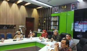 Satuan Kerja Perangkat Daerah(SKPD)Kota Binjai ikuti rapat evaluasi dan persepsi penguatan survei integritas(SPI)secara virtual bersama Komisi Pemberantasan Korupsi(KPK)di gedung BCC Kota Binjai. 