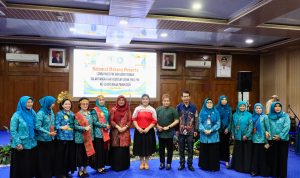 Ketua PKK Kota Binjai buka lomba mars PKK Kader terbaik dalam rangka HKG PKK yang ke-52. 