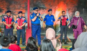 Kadis Damkarmat M Yunus saat memberikan pengarahan. BP/erwan