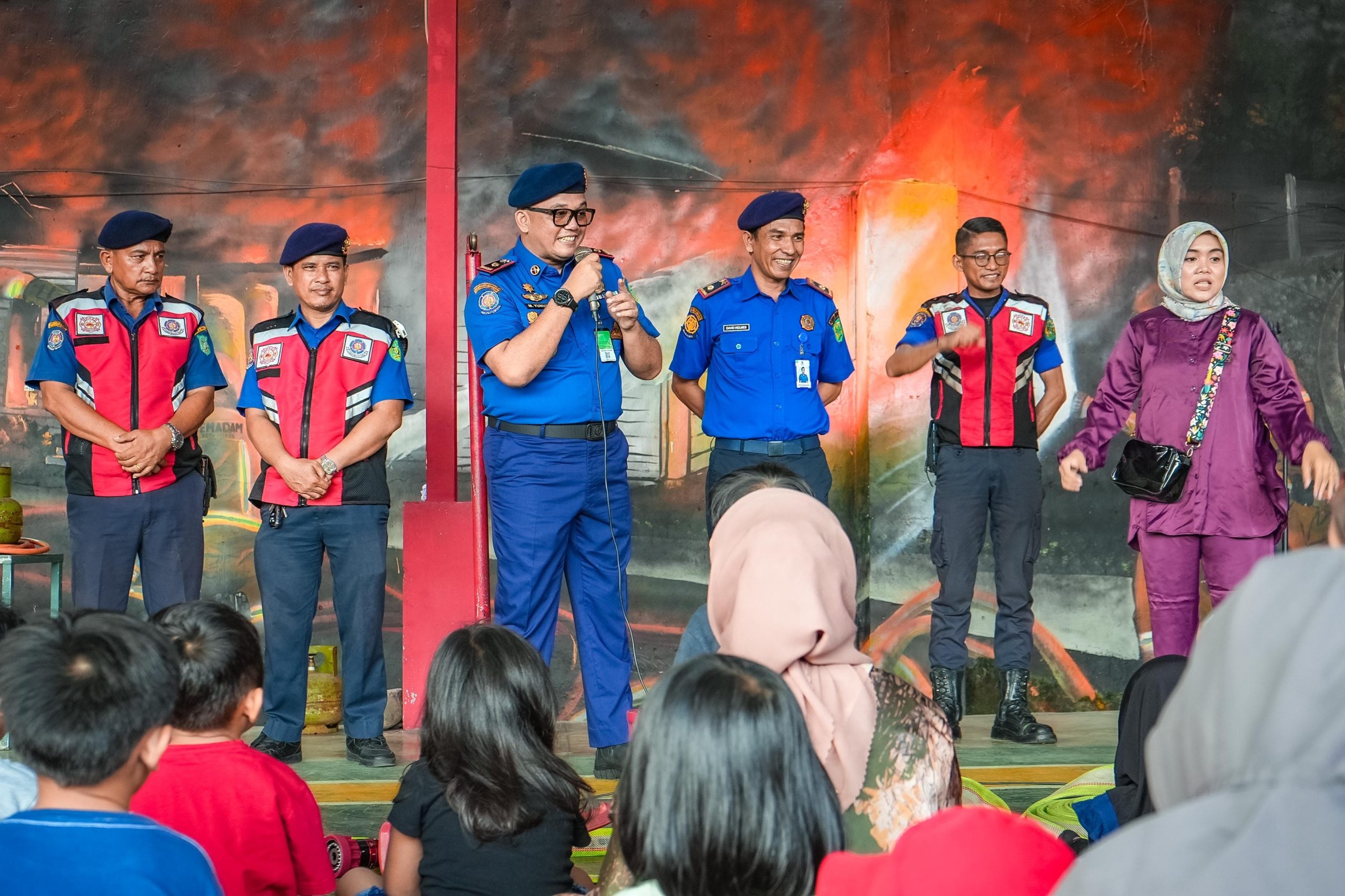 Kadis Damkarmat M Yunus saat memberikan pengarahan. BP/erwan