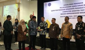 Kepala BKPSDM Kota Binjai Rahmad Fauzi Salim mendapat penghargaan dari Badan Kepegawaian Negara(BKN) 