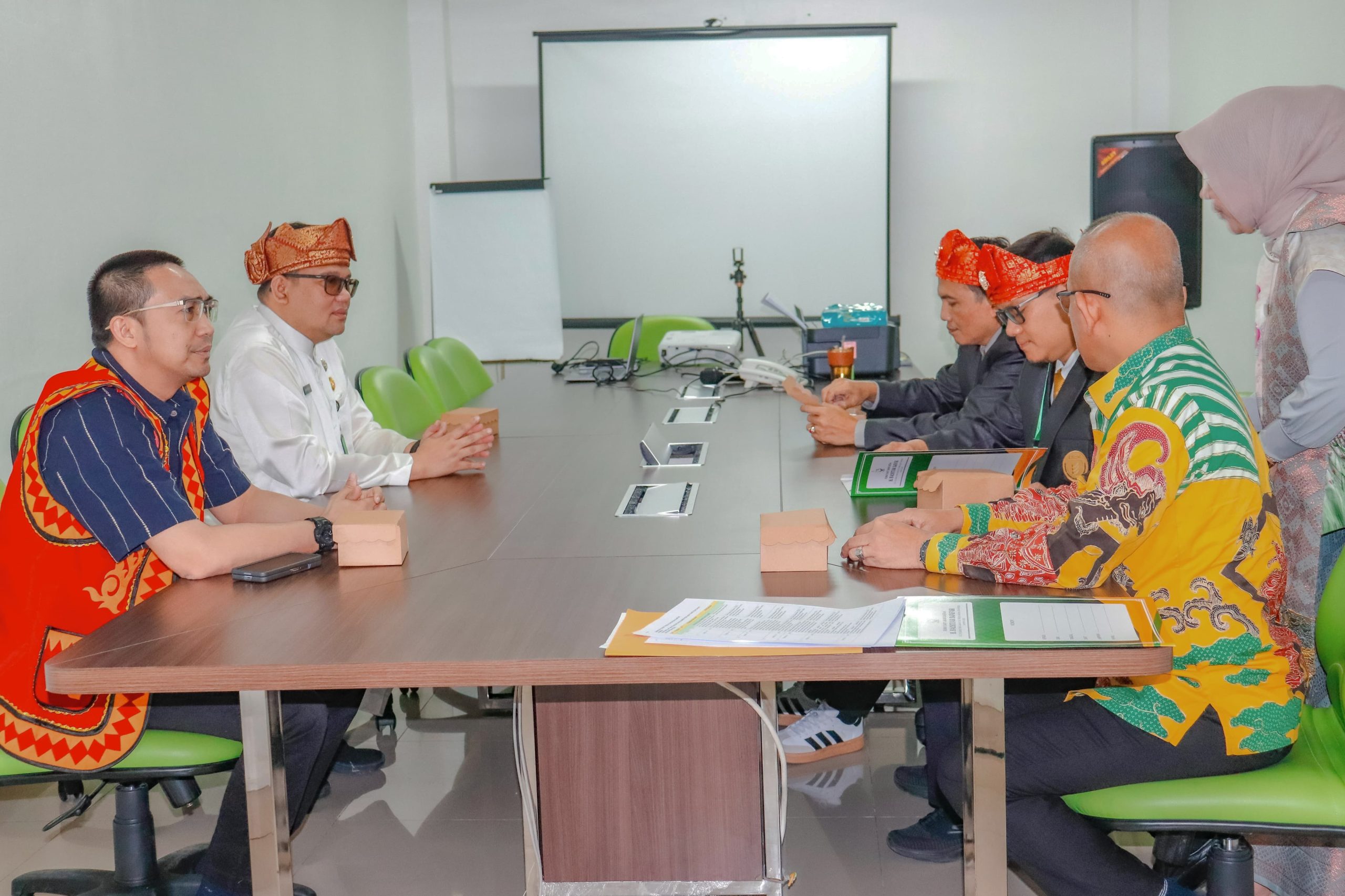 Kadis Kesehatan Medan Taufik Ririansyah saat akreditasi RSUD H Bachtiar Djafar. BP/erwan