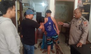 tersangka dan korban di mediasi di Polsek Sibolga Sambas.(Istimewa).