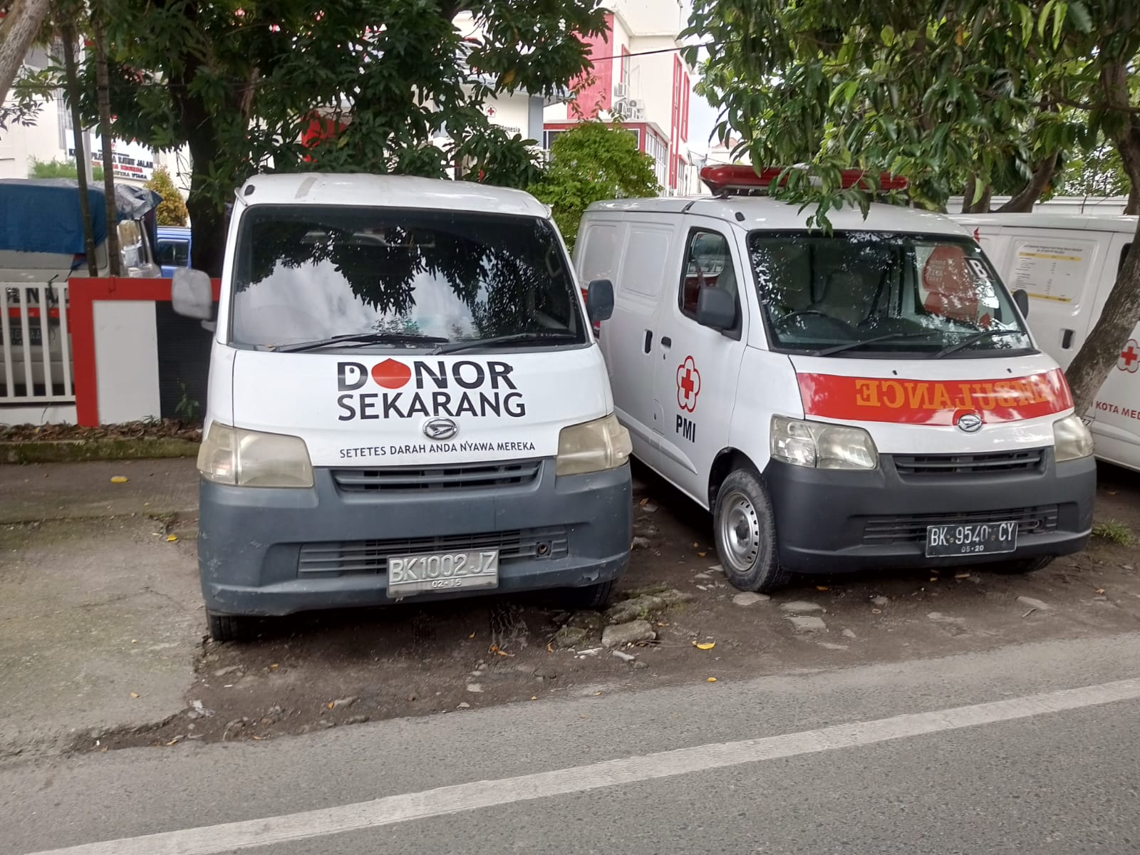 Mobil operasional PMI Kota Medan belum bayar pajak dan platnya padam.(Istimewa).