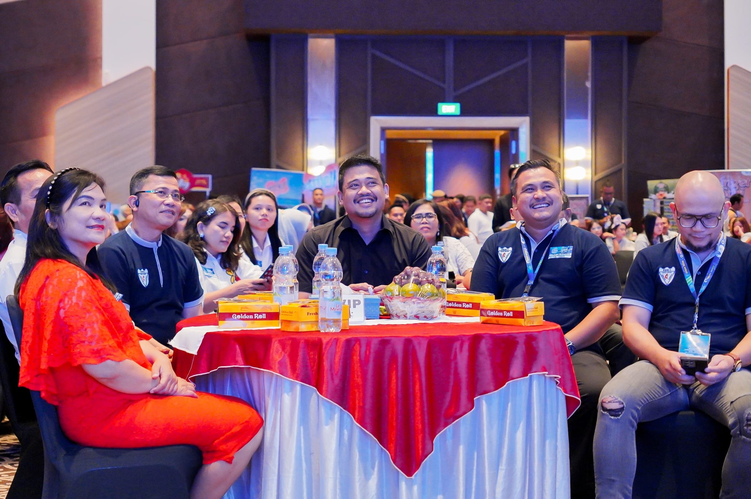 Wali Kota Medan Bobby Nasution saat reuni Akbar keluarga besar SMA Methodis 1 Medan. BP/erwan