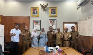 Sekda Kota Binjai bersama Kadis Pendidikan dan juga Kepsek SMPN 1 Binjai lepas Putri Aniqa Tarigan perwakilan Sumatera Utara dalam pelatihan bintang sobat tingkat Nasional tahun 2024.