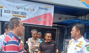 Dinas Perhubungan kerja sama dengan Polisi amankan program parkir tepi jalan. BP/erwan