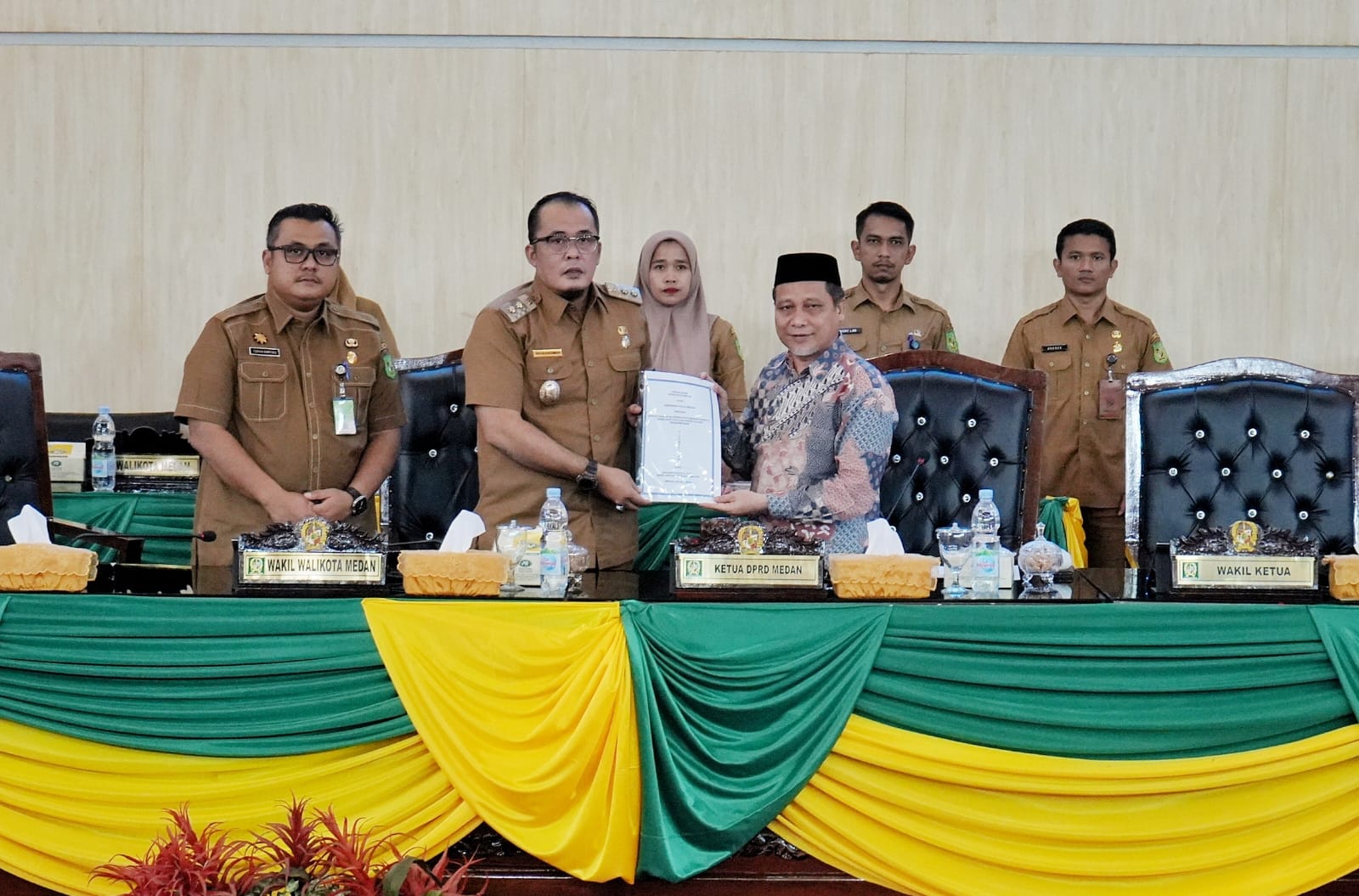 Wakil Wali Kota Medan Aulia Rachman dalam sidang Paripurna di Gedung DPRD Medan. BP/erwan