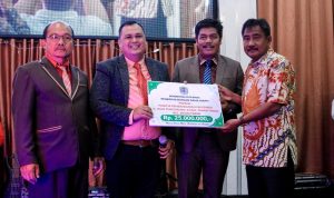 Wali Kota Binjai serahkan bantuan hibah ke Gereja Kemah Injil Indonesia.