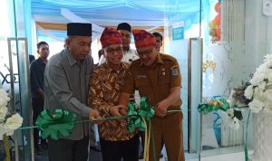 Asisten lll Pemko Binjai DRS.Meidi Yusri hadiri peresmian Bank BSI. 