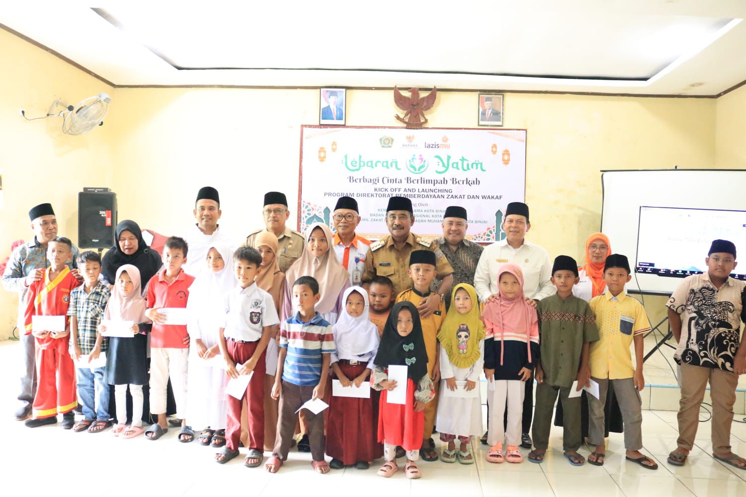 Wali Kota Binjai berbagi cinta dan berlimpah berkah dalam kegiatan Lebaran Anak Yatim. 