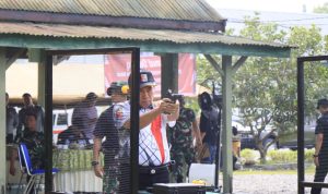 Mewakili Wali Kota Binjai dr Sugianto Sp.OG ambil posisi latihan menembak dengan Perbakin di lapangan tembak Yon Arhanudse 11.