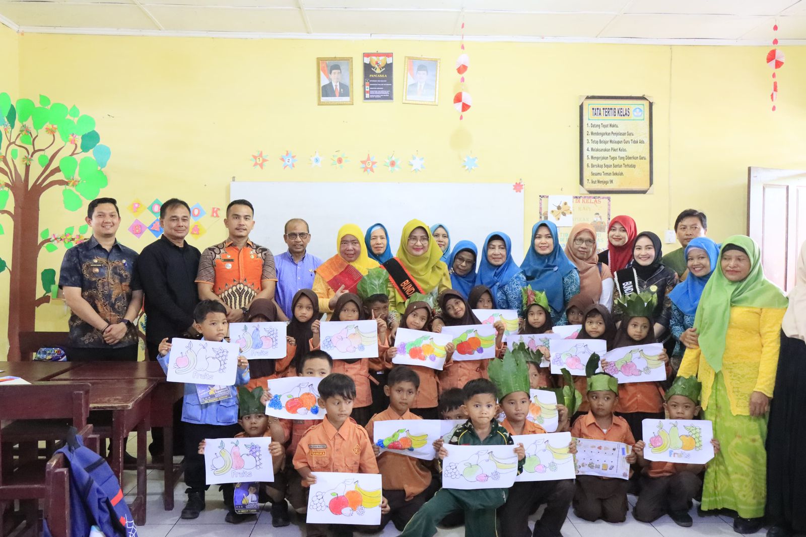 Bunda PAUD Kota Binjai Apresiasi Masa Pengenalan Lingkungan Sekolah(MPLS)dan bimbingan teknis bagi guru-guru SD Kelas awal untuk perubahan. 